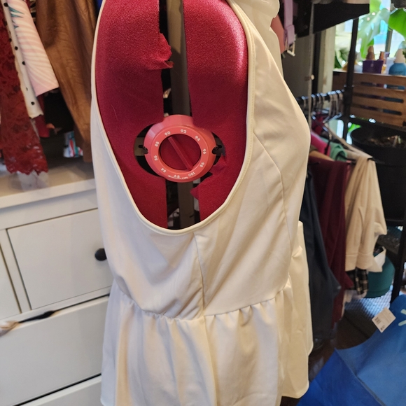 Chic White Button-Up Tank Top - Picture 2 of 3